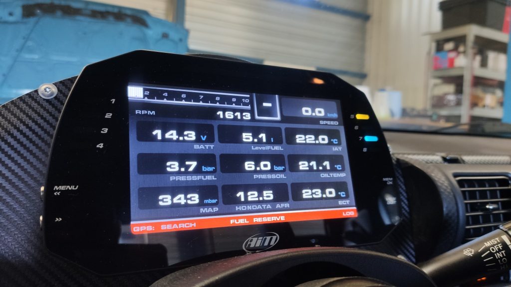 ecran dashboard voiture competition